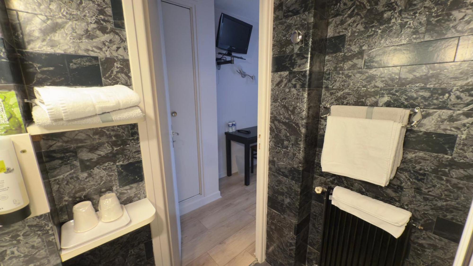 Logis Hotel Restaurant Des Voyageurs Tarnac Dış mekan fotoğraf