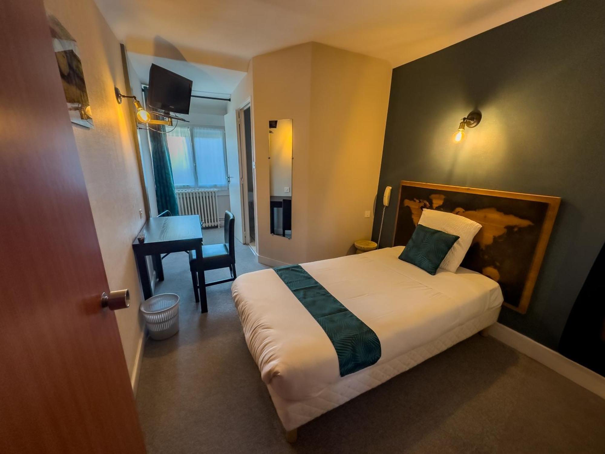 Logis Hotel Restaurant Des Voyageurs Tarnac Dış mekan fotoğraf